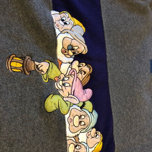 Disney sweat shirt gray with the adorable dwarfs - Picture 2 of 7